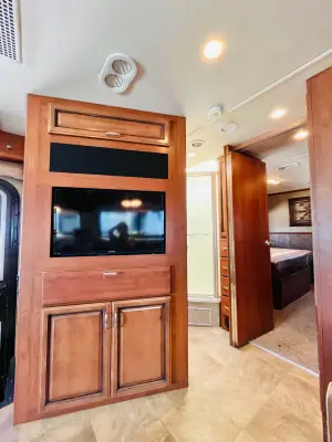 2014 Fleetwood BOUNDER 34M photo 10