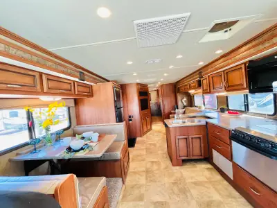 2014 Fleetwood BOUNDER 34M photo 7