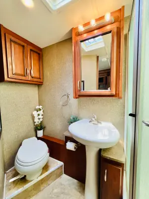 2014 Fleetwood BOUNDER 34M photo 6