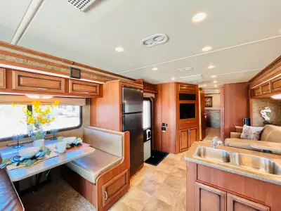 2014 Fleetwood BOUNDER 34M photo 9