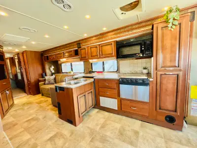 2014 Fleetwood BOUNDER 34M photo 8