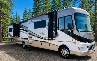 2014 Fleetwood BOUNDER 34M
