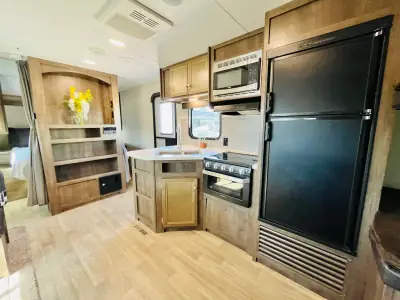 2019 Coleman LANTERN 244BH photo 9