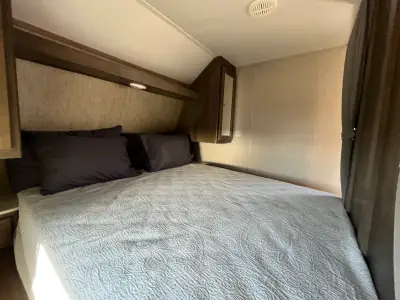 2019 Coleman LANTERN 244BH photo 12
