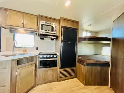 2019 Coleman LANTERN 244BH photo 14