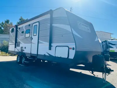 2019 Coleman LANTERN 244BH photo 3