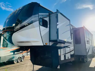 2019 Heartland CYCLONE CY 4101 KING photo 3