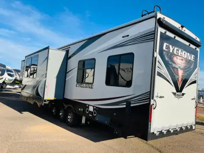 2019 Heartland CYCLONE CY 4101 KING photo 4