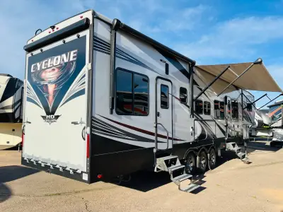 2019 Heartland CYCLONE CY 4101 KING photo 6