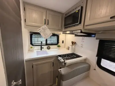 2027 Coachmen Catalina Summit Series 7 134RKX photo 20