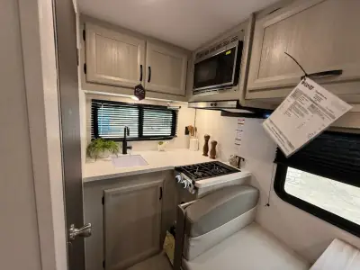 2027 Coachmen Catalina Summit Series 7 134RKX photo 17