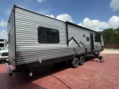 2027 Coachmen Catalina Legacy Edition 343BHTS 2 Queen Beds photo 4