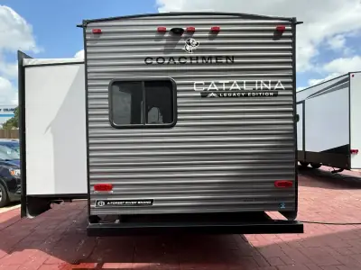 2027 Coachmen Catalina Legacy Edition 343BHTS 2 Queen Beds photo 5