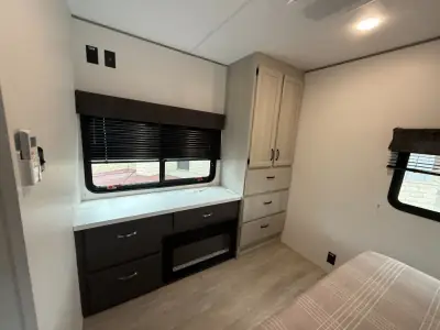 2027 Coachmen Catalina Legacy Edition 343BHTS 2 Queen Beds photo 60