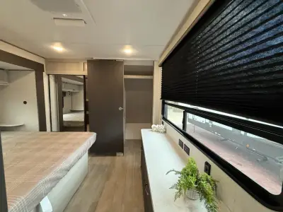 2027 Coachmen Catalina Legacy Edition 343BHTS 2 Queen Beds photo 15