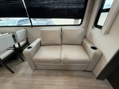 2027 Coachmen Catalina Legacy Edition 343BHTS 2 Queen Beds photo 32