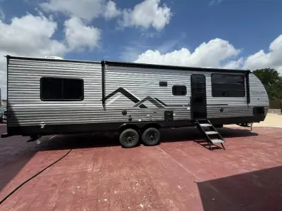 2027 Coachmen Catalina Legacy Edition 343BHTS 2 Queen Beds photo 3