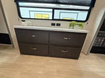 2027 Coachmen Catalina Legacy Edition 343BHTS 2 Queen Beds photo 21
