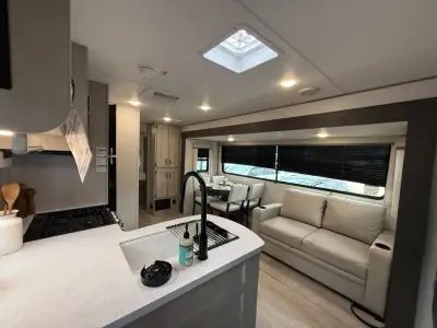 2027 Coachmen Catalina Legacy Edition 343BHTS 2 Queen Beds photo 10