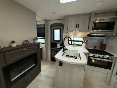 2027 Coachmen Catalina Legacy Edition 343BHTS 2 Queen Beds photo 71