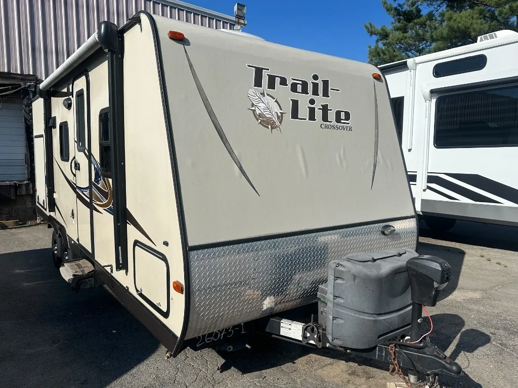 2014 R-Vision Trail-Lite Crossover 210RB exterior