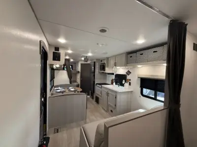 2027 Coachmen Catalina Summit Series 8 261BH photo 18
