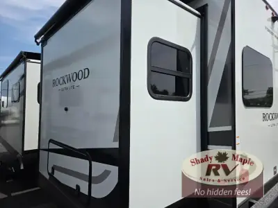 2027 Forest River Rockwood Ultra Lite 2608BS photo 5