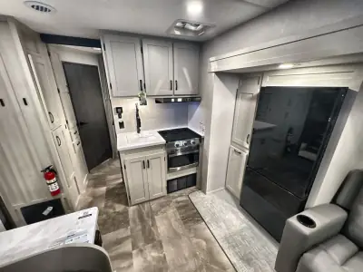 2026 Coachmen Chaparral 218SE photo 9