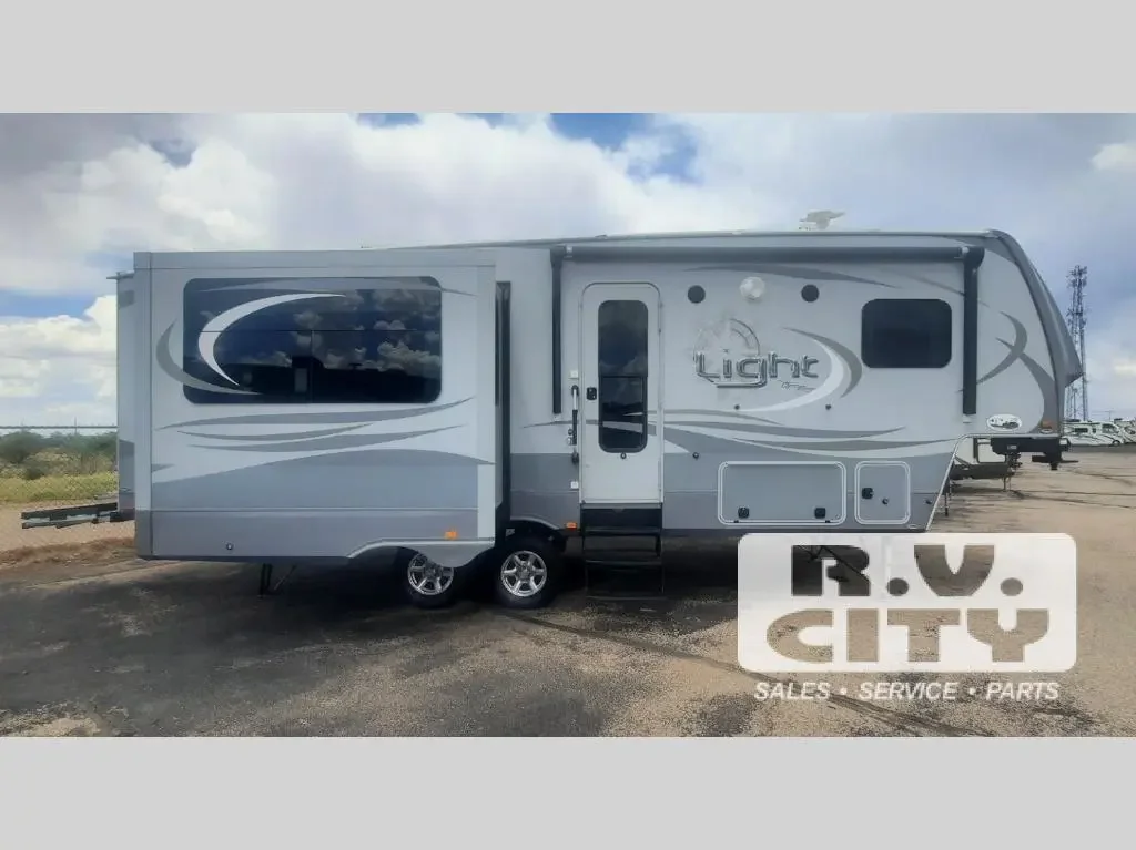 2017 Highland Ridge Open Range Light LF297RLS exterior