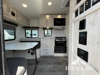 2026 Gulf Stream Vista Cruiser 19ERD photo 3