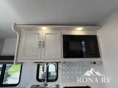 2026 Gulf Stream Vista Cruiser 19ERD photo 6