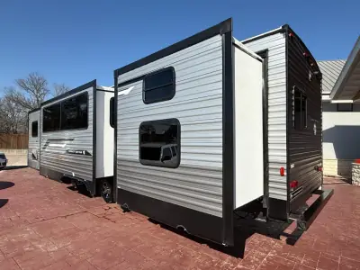 2026 Coachmen CATALINA LEGACY EDITION 343BHTSLE photo 6