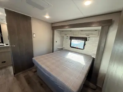 2026 Coachmen CATALINA LEGACY EDITION 343BHTSLE photo 17
