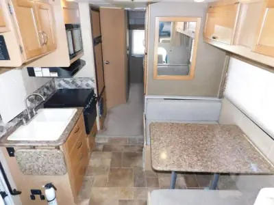 2016 Thor Freedom Elite 22FE photo 9