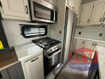 2025 Coachmen Brookstone 370RLLO photo 23
