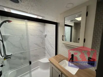 2025 Coachmen Brookstone 370RLLO photo 30