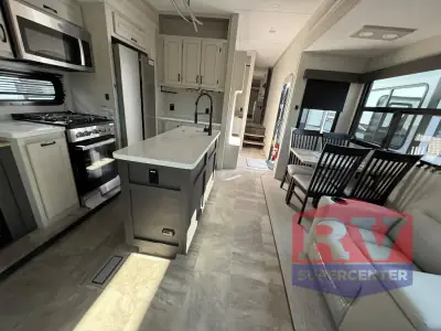 2025 Coachmen Brookstone 370RLLO photo 17