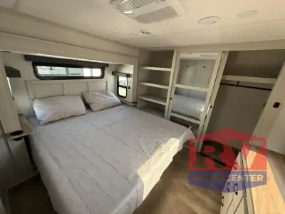 2025 Coachmen Brookstone 370RLLO photo 38