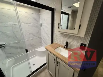 2025 Coachmen Brookstone 370RLLO photo 31