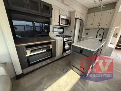 2025 Coachmen Brookstone 370RLLO photo 15