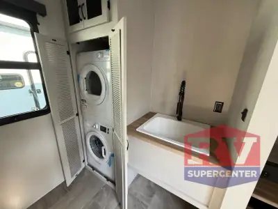 2025 Coachmen Brookstone 370RLLO photo 27