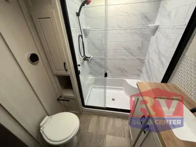 2025 Coachmen Brookstone 370RLLO photo 35