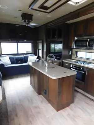 2018 Tiffin Motorhomes Vilano Vanleigh 320GK photo 10
