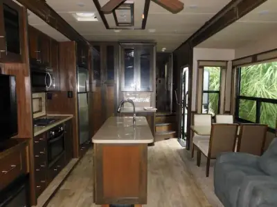 2018 Tiffin Motorhomes Vilano Vanleigh 320GK photo 11