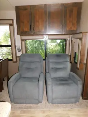 2018 Tiffin Motorhomes Vilano Vanleigh 320GK photo 19
