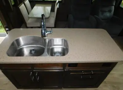 2018 Tiffin Motorhomes Vilano Vanleigh 320GK photo 15