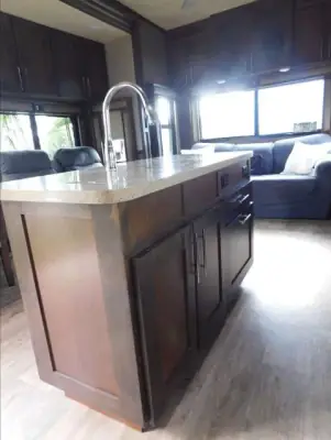 2018 Tiffin Motorhomes Vilano Vanleigh 320GK photo 14
