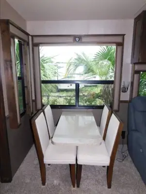 2018 Tiffin Motorhomes Vilano Vanleigh 320GK photo 18