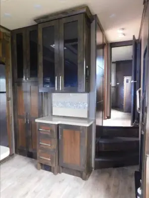 2018 Tiffin Motorhomes Vilano Vanleigh 320GK photo 16