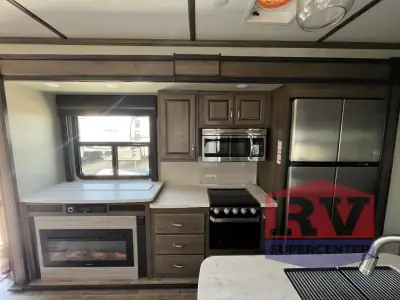 2019 Dutchmen Voltage V4185 photo 11